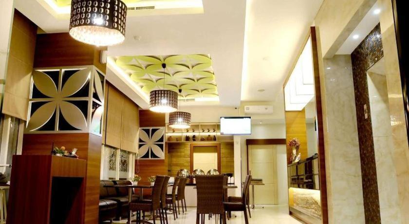 Biz Boulevard Hotel Manado Exterior photo